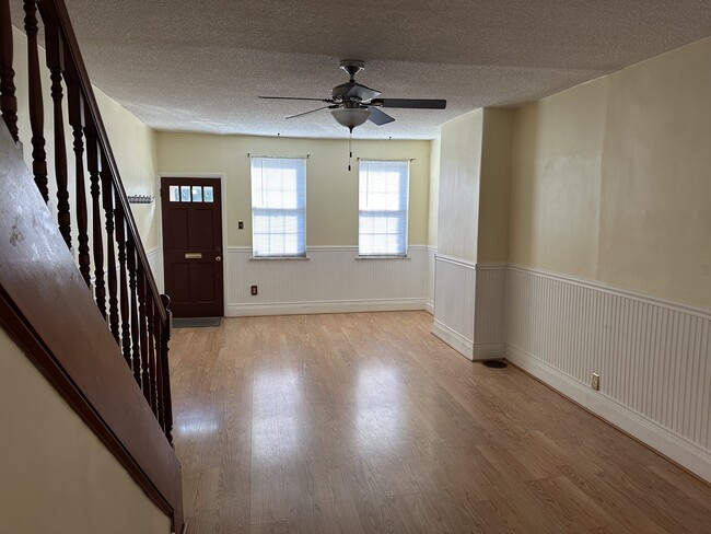 Foto del edificio - 2441 E Somerset St