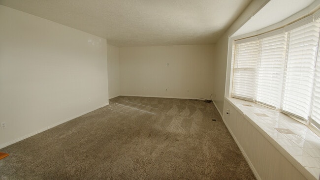 Building Photo - 2455 S Bluff Rd