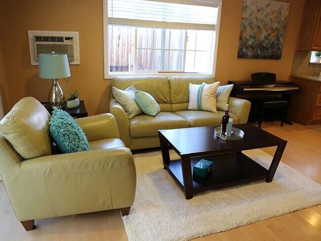 Foto del edificio - Charming 3-Bed, 2-Bath Home in Santa Clara