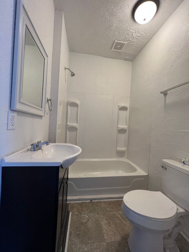 Foto del edificio - Available Now Remodeled 1 bedroom 1 bath