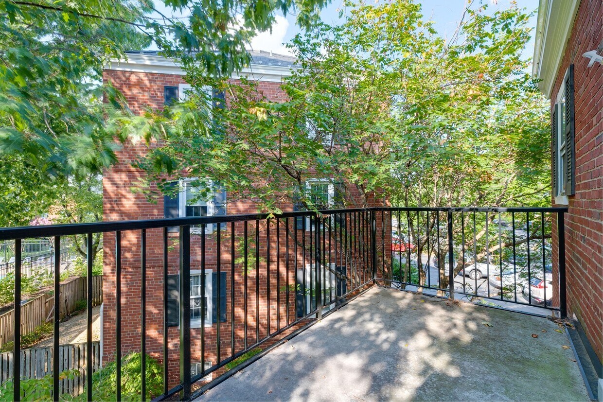Primary Photo - Gorgeous End Unit 2 Bedroom 2 Bath Near Sh...