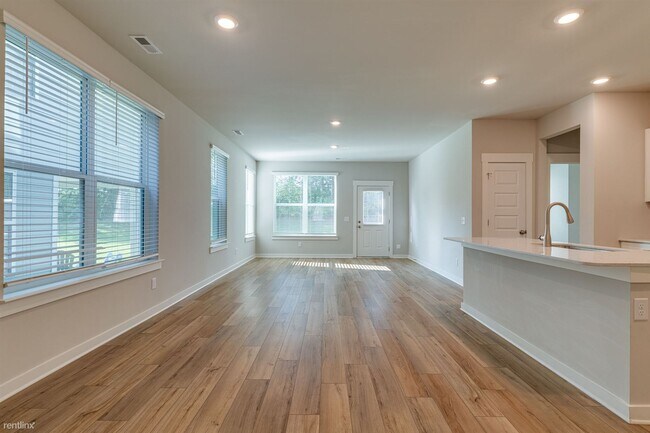 Foto del edificio - 4 br, 3 bath Townhome - 5049 Percival Drive