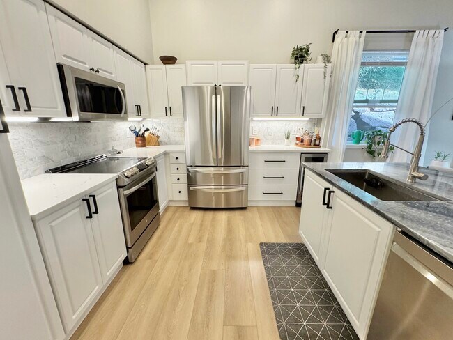 Foto del edificio - 16125 Juanita Woodinville Way NE