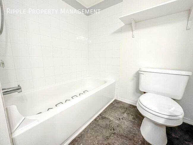 Building Photo - Modern 2 Beds, 2 Baths Apartment/Condo | A...