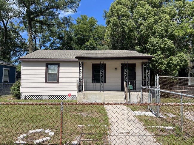 Photo - 2110 Brackland St House