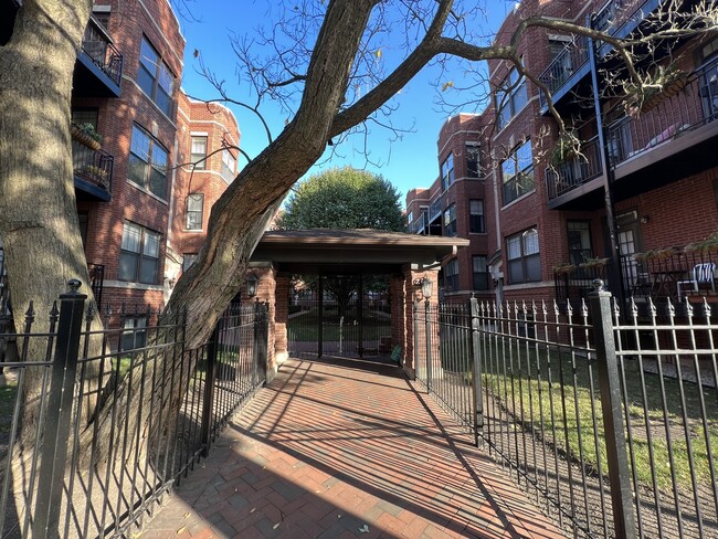 Foto del edificio - 2709 N Mildred Ave