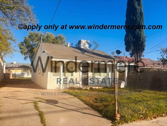 Beautifully Remodeled 3 Bedroom, 2 Bath Ho... - Beautifully Remodeled 3 Bedroom, 2 Bath Ho... House