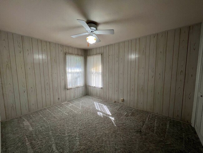 Foto del edificio - CHARMING 3 BEDROOM 2 BATH ONE STORY HOME W...