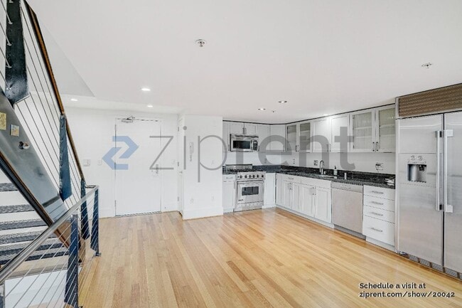 Building Photo - 520 6th St