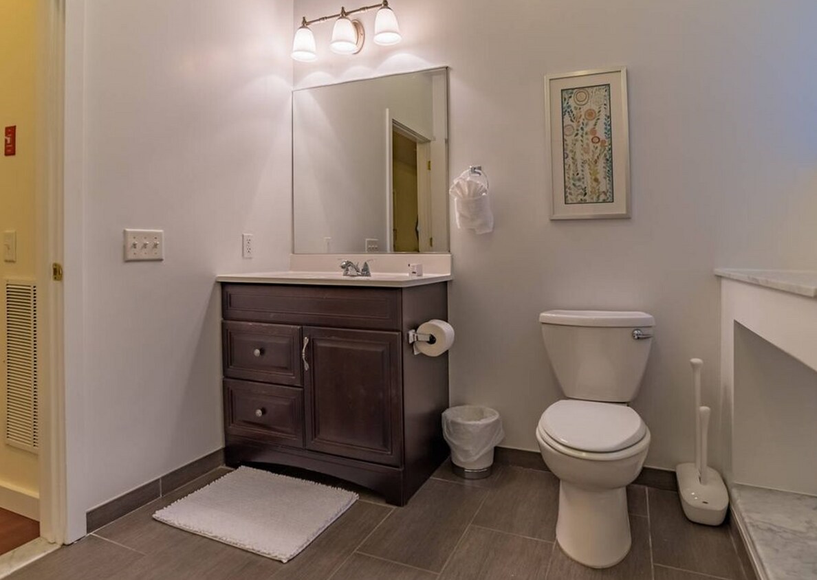 Foto del edificio - 2166 Matthews Ave