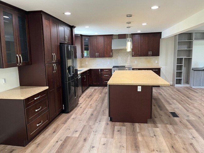 Foto del edificio - Beautifully Updated 5BR Home Near Doerr Park in Desirable Cambrian Neighborhood!