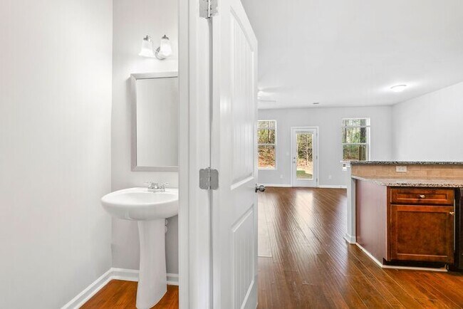 Foto del edificio - 5872 Taka Ln