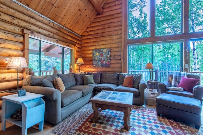 Foto del edificio - 7204 Pine Tree Rd