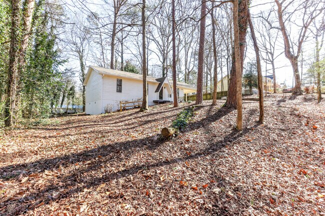 Building Photo - 2905 Winchester Dr