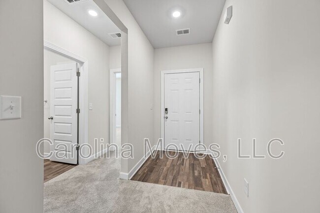 Foto del edificio - 628 Grays Creek Rd