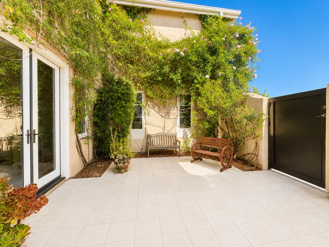 Foto del edificio - Spacious 5 (or 6) Bedroom House with attached ADU in Winchester for Rent