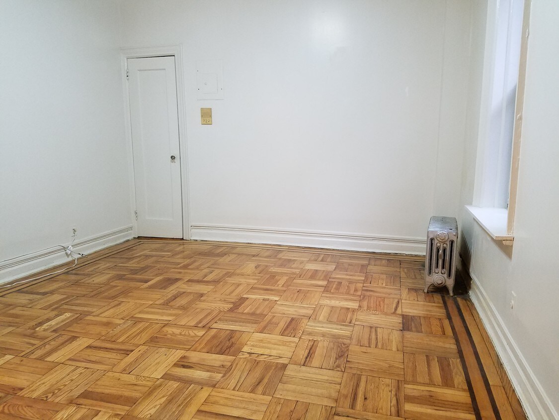 Primary Photo - 438 52nd St
