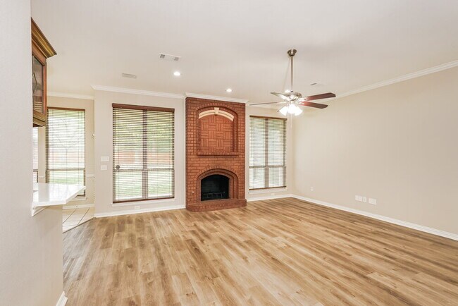 Building Photo - 708 St Johns Dr