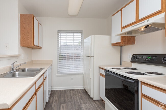 2BR, 2 BA - 1,025 SF - The Regency Apartment Homes