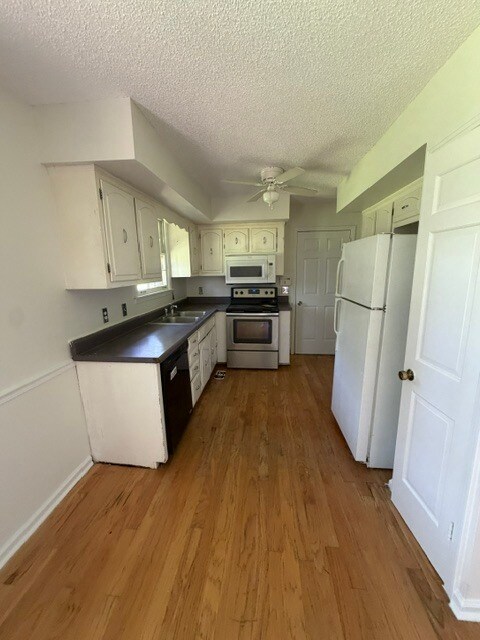 Foto del edificio - 2900 Moss Spring Dr
