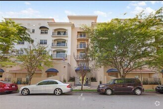 Building Photo - 118 Zamora Ave