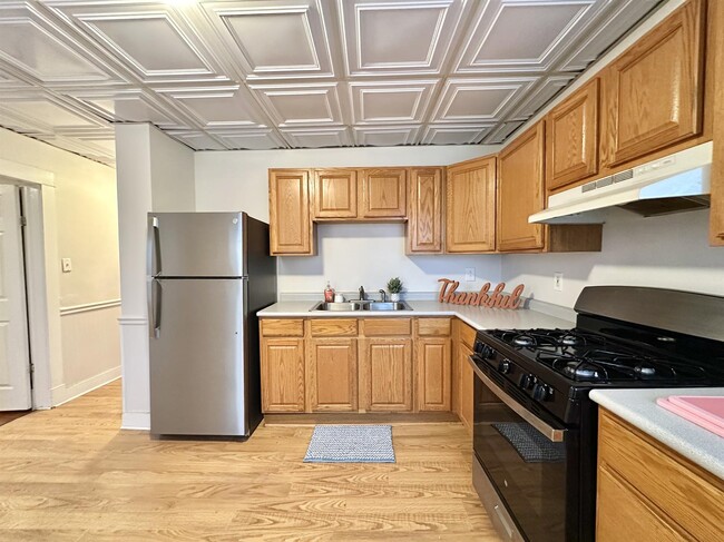 Building Photo - 104 3rd Ave