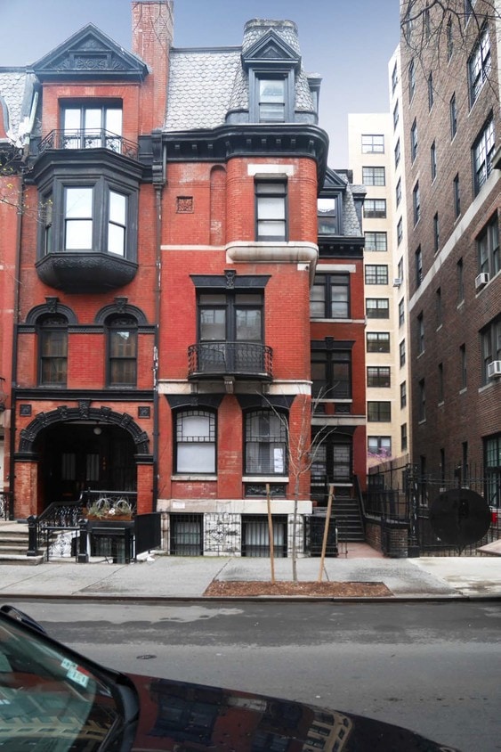 Building Exterior - 146 E 89th St