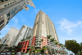 Building Photo - 1155 Brickell Bay Dr