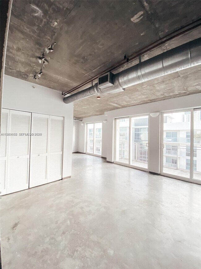 Foto del edificio - 455 NE 25th St