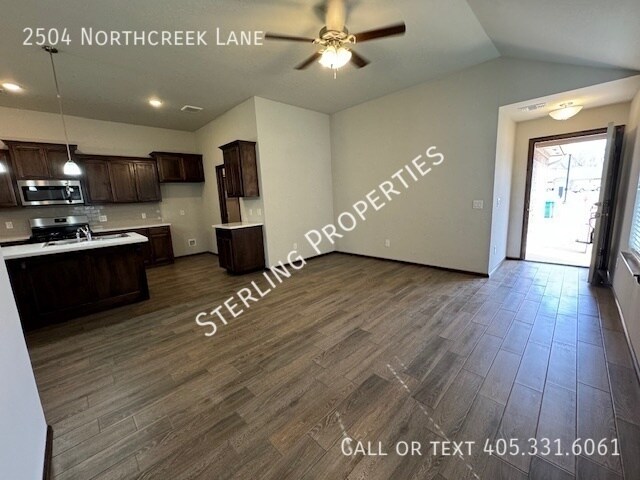 Building Photo - 2504 Northcreek Ln