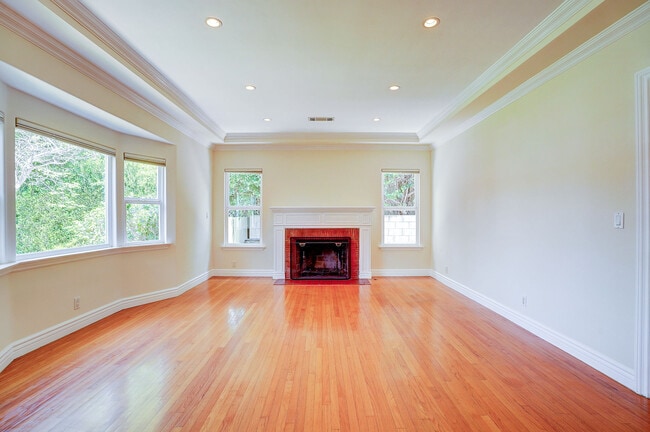 Living room - 10450 Ilona Ave