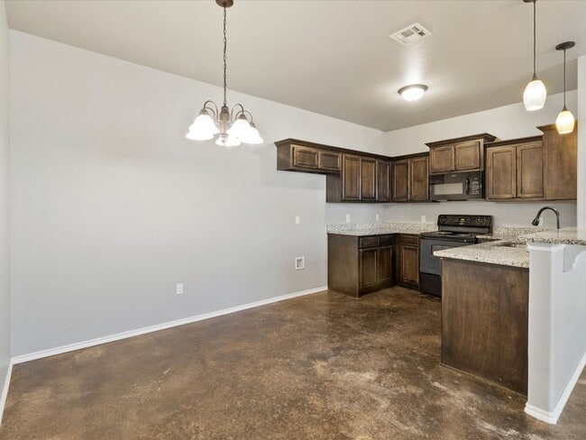 Foto del edificio - 3br 2ba duplex with 2 car garage!