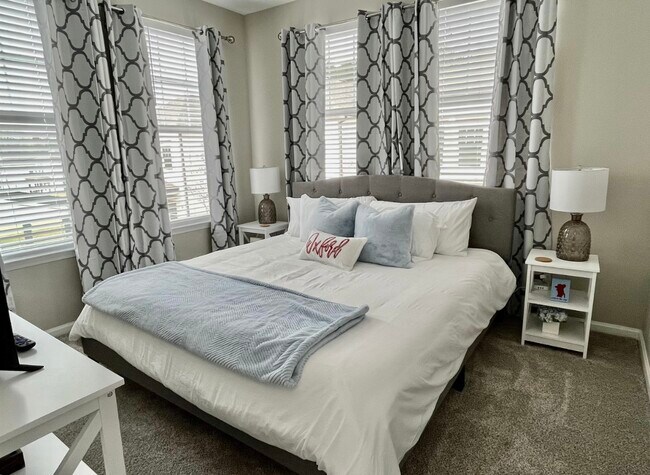 Foto del edificio - 518 Olive Branch Way