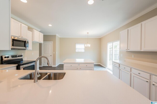 Building Photo - 5060 Bella Ct