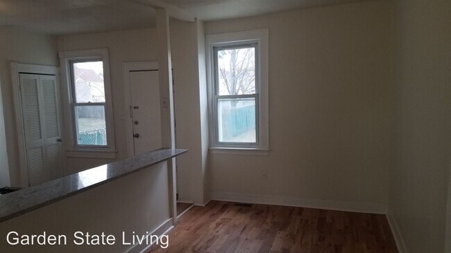 Building Photo - 4 br, 1 bath House - 469 Burnside Street