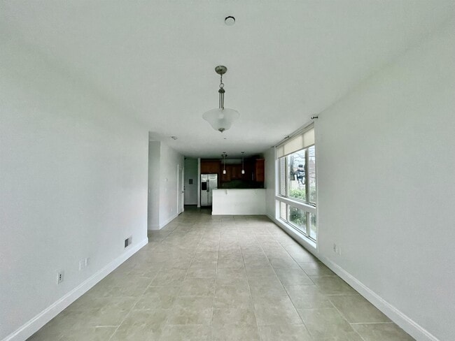 Building Photo - 422 68th St