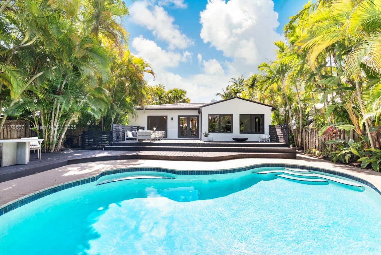 Foto principal - 757 NE 74th St