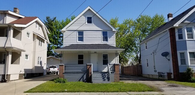 Foto del edificio - Old Brooklyn - 4 Bedroom Single Family Home