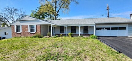 Building Photo - 1145 Mackinac Dr