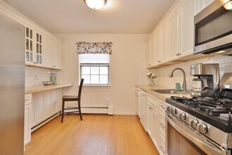 Building Photo - 292 Parkside Dr