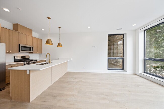 Foto del edificio - 1313 W Taylor St