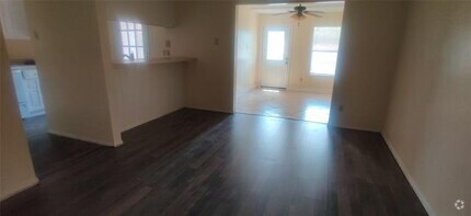 Building Photo - 376 Valley Park Dr