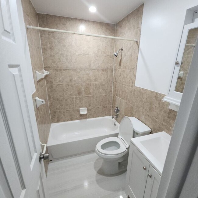Foto del edificio - 308 SW 76th Terrace