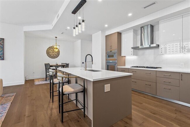 Foto del edificio - 2425 Peachtree Rd NE