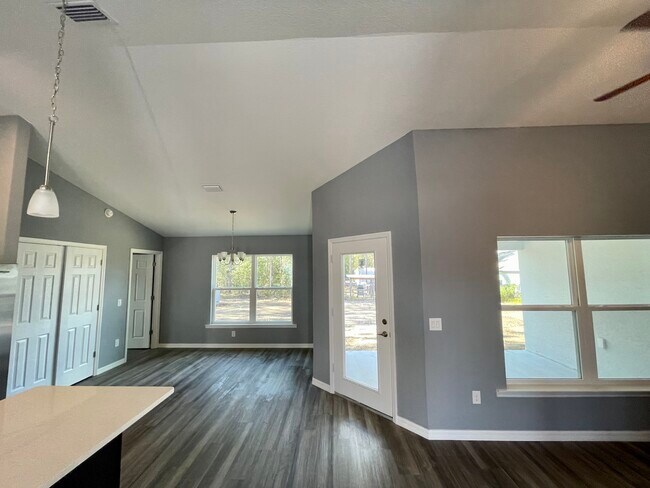 Building Photo - 3 Pine Trace Pl