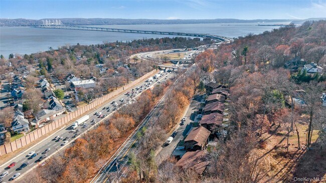 Foto del edificio - 15 Longview Ct