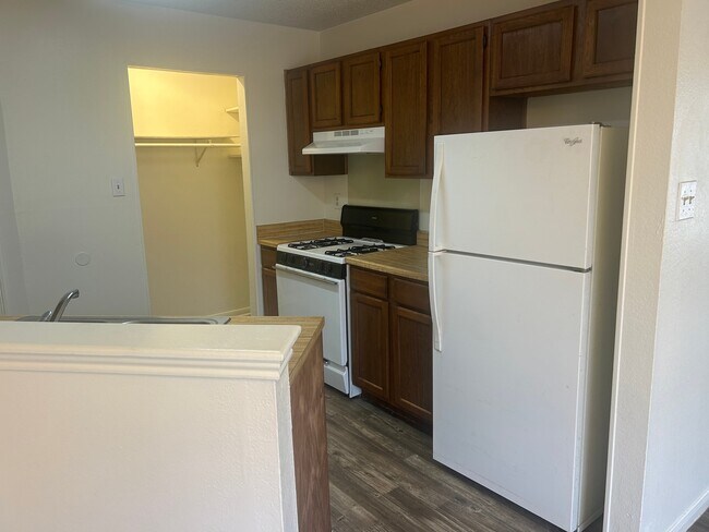 Foto del edificio - 1611 Mona Dr