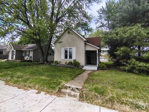 Building Photo - 1120 W 4th St
