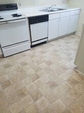 Building Photo - 100 Myrtle Greens Dr