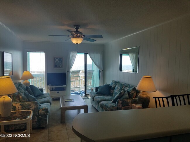 Building Photo - 301 Commerce Way